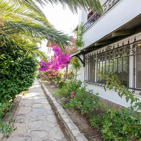 Sleek House With Garden Right By Sea In Bodrum Apartamento Karabag