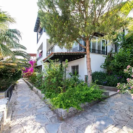 Apartment Sleek House With Garden Right By Sea In Bodrum *